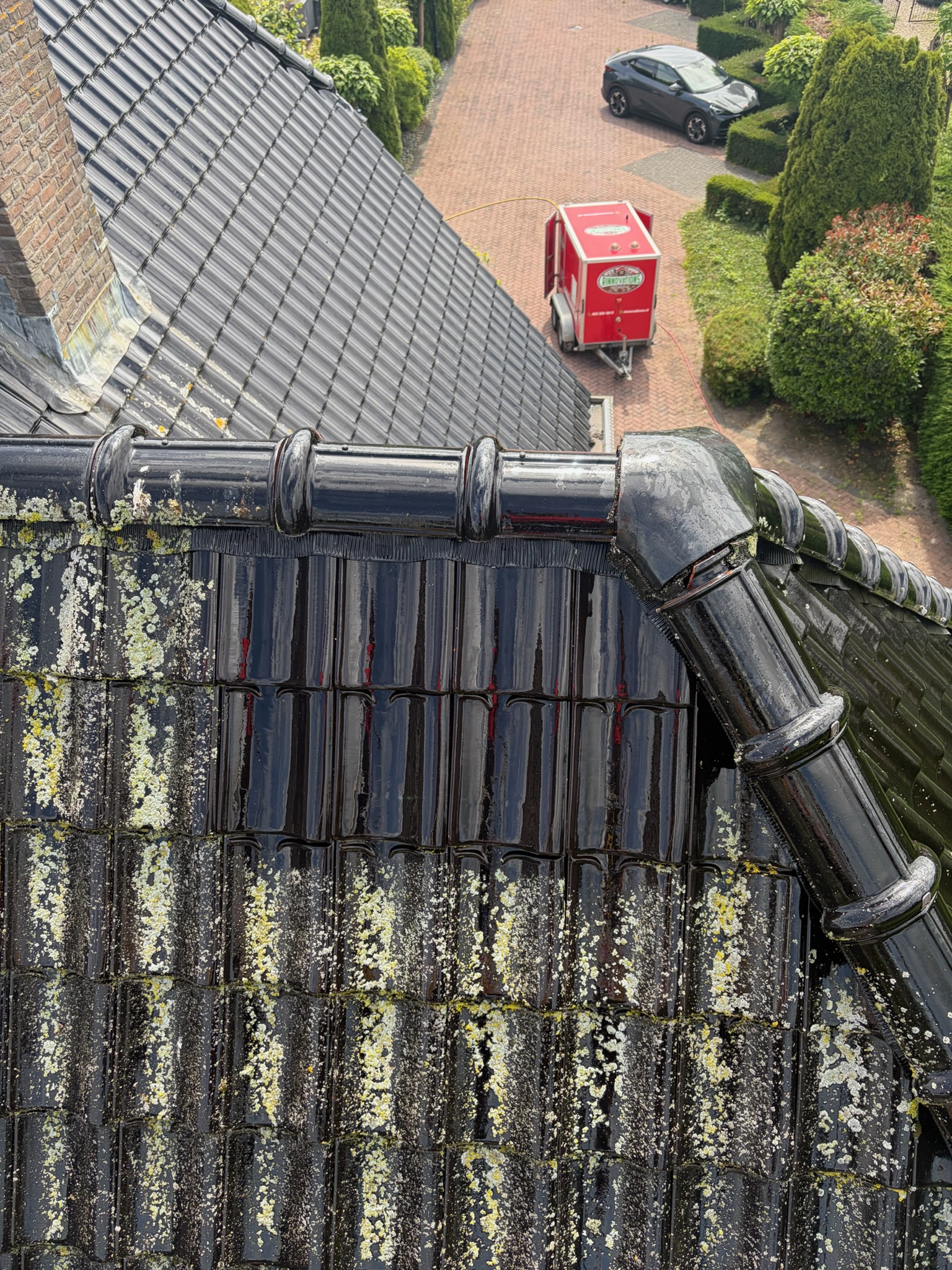 Betonnen en keramische dakpannen